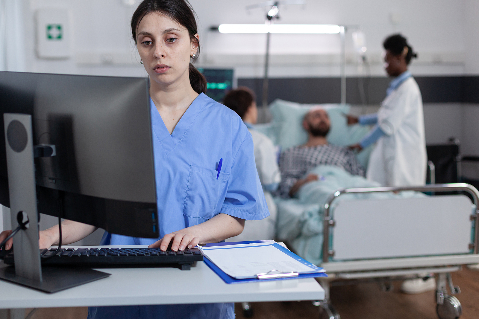 bigstock-Nurse-At-Medical-Desk-Typing-P-451430737.jpg (1.16 MB)